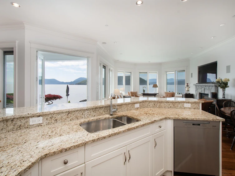 8 Ocean Point Drive, West Vancouver, BC, V7W 3G7 - 11