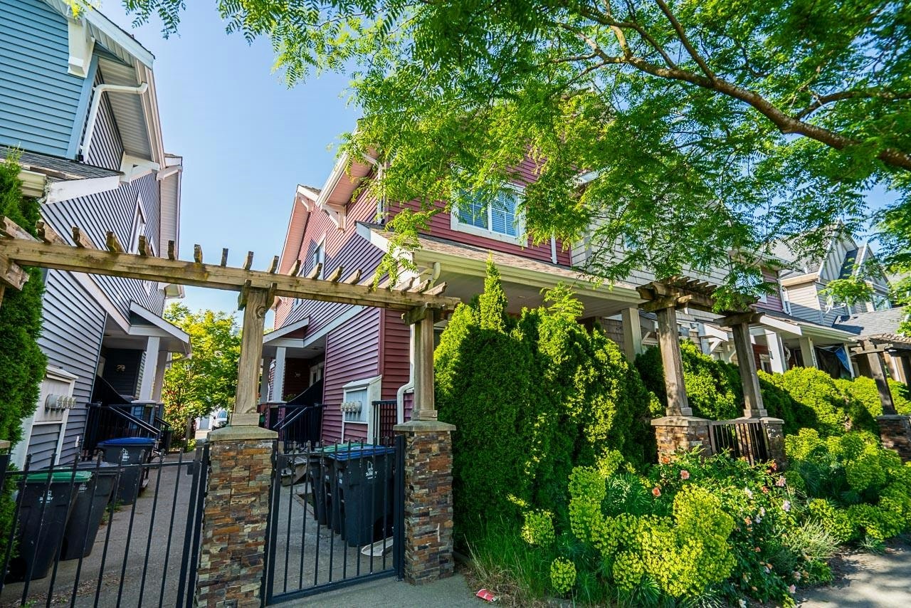 D3-19319 72 Avenue, Surrey, BC, V4N 5X9