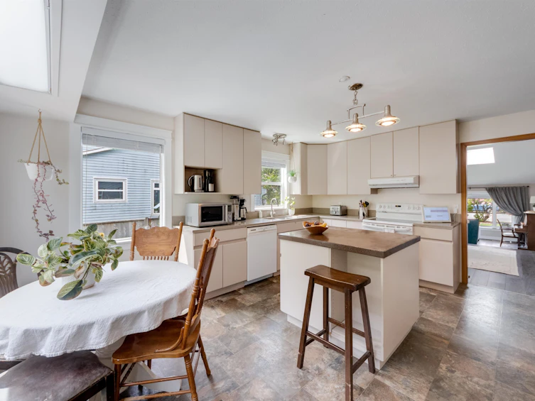 38582 Westway Avenue, Squamish, BC, V8B 0L6 - 10
