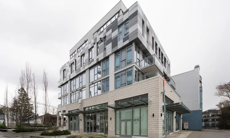 302-2455 Kingsway