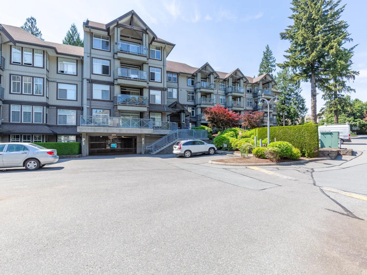 202-33318 E Bourquin Crescent, Abbotsford, BC, V2S 0A6