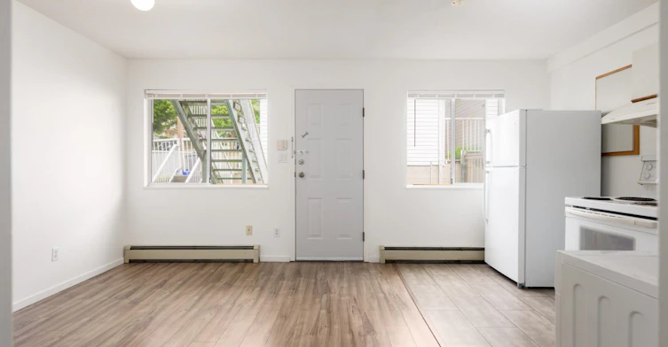Main-4502 Nanaimo Street, Vancouver, BC, V5N 5J4 - 4