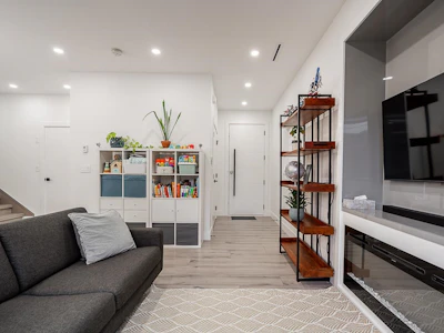 #2-4675 Canada Way - 2
