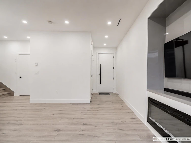 #2-4675 Canada Way, Burnaby, BC, V5G 1K9 - 3