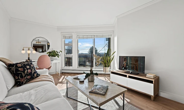 207-235 W 4th Street