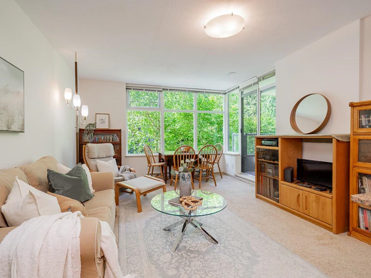 204-9262 University Crescent, Burnaby, BC, V5A 0A4 - 9