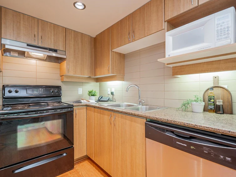 204-9262 University Crescent, Burnaby, BC, V5A 0A4 - 13