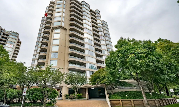 1606-1045 Quayside Drive