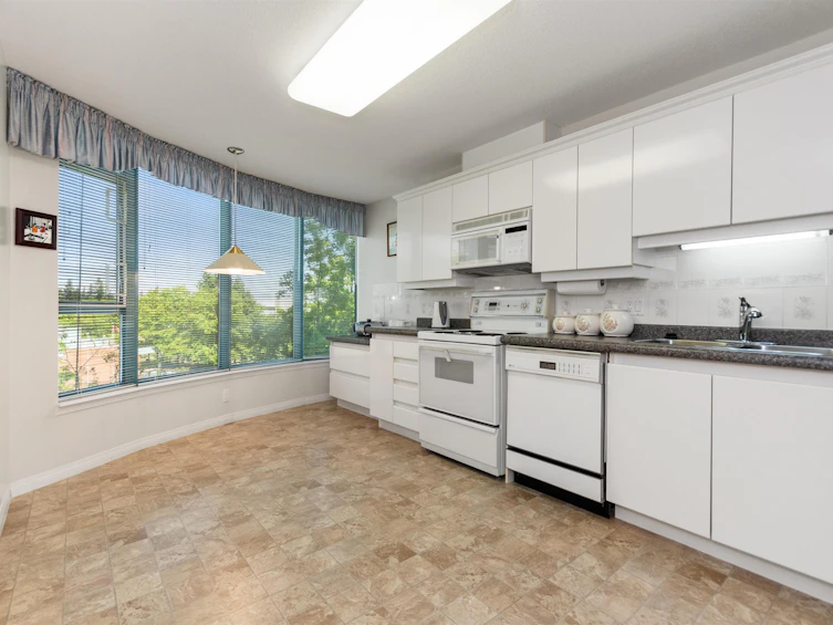 501-32330 South Fraser Way, Abbotsford, BC, V2T 1X1 - 9
