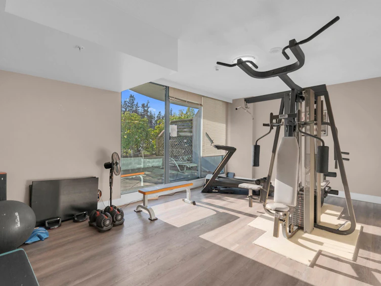 501-32330 South Fraser Way, Abbotsford, BC, V2T 1X1 - 32