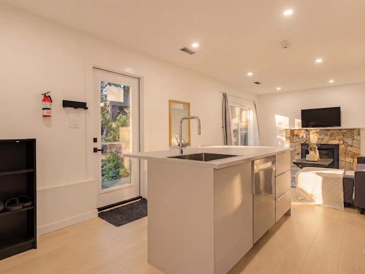 2221 Bowser Avenue, North Vancouver, BC, V7P 2Z1 - 25