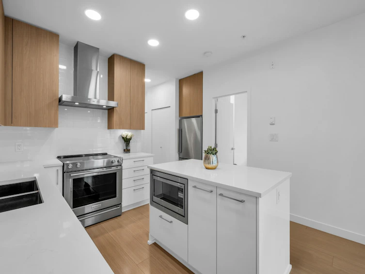 318-5460 Broadway, Burnaby, BC, V5B 0B4 - 14