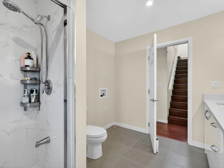 8026 18th Avenue, Burnaby, BC, V3N 1J8 - 18