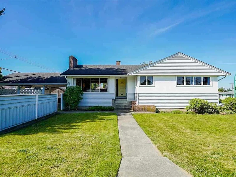 7833 Coquitlam Street, Burnaby BC V3N 3Z4