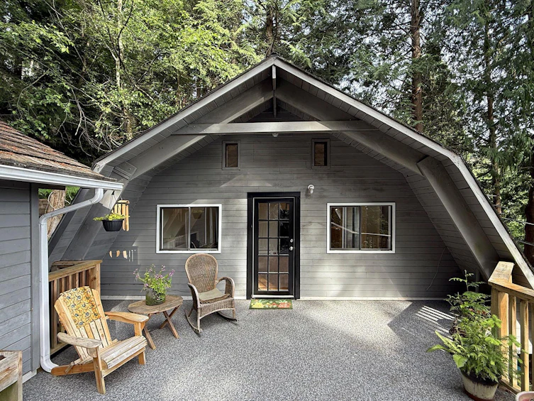 709 Windjammer Road, Bowen Island, BC, V0N 1G2
