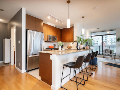 504-400 Capilano Road - 4