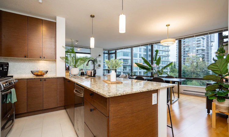 504-400 Capilano Road