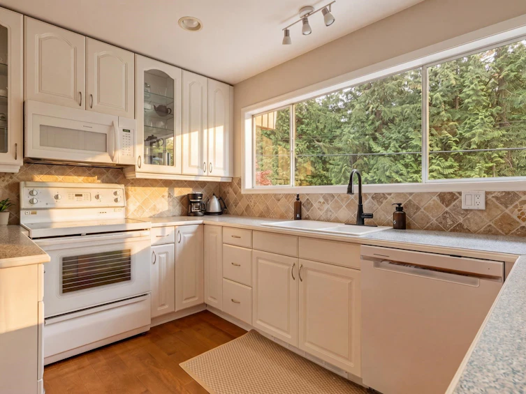 676 Wellington Drive, North Vancouver, BC, V7K 1K7 - 10