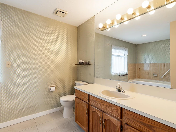2235 W 16th Avenue, Vancouver, BC, V6K 3B4 - 14