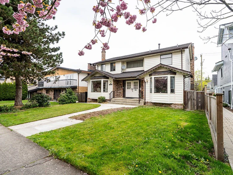 2235 W 16th Avenue, Vancouver, BC, V6K 3B4