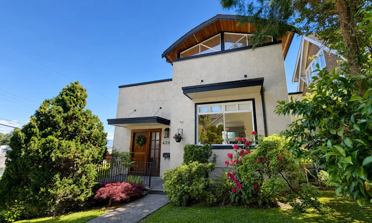 4399 Locarno Crescent