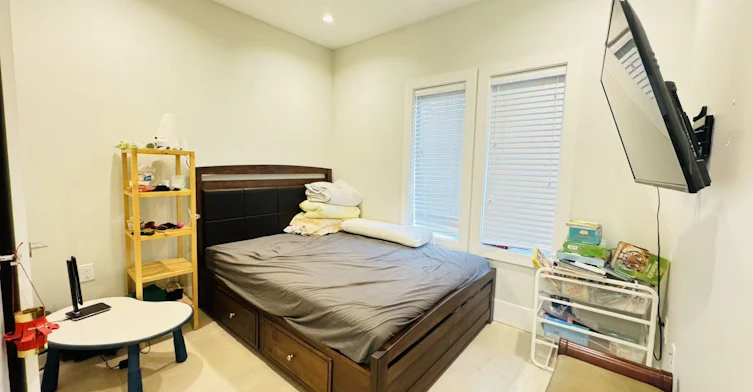 3000 W 15 Avenue, Vancouver, BC, V6K 3A5 - 11