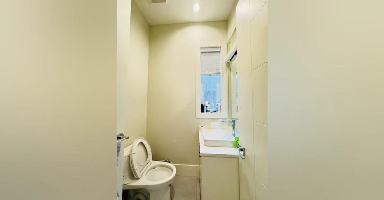 3000 W 15 Avenue, Vancouver, BC, V6K 3A5 - 15