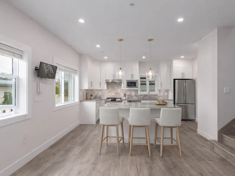 2255 E 35th Avenue, Vancouver, BC, V5P 1C1 - 3