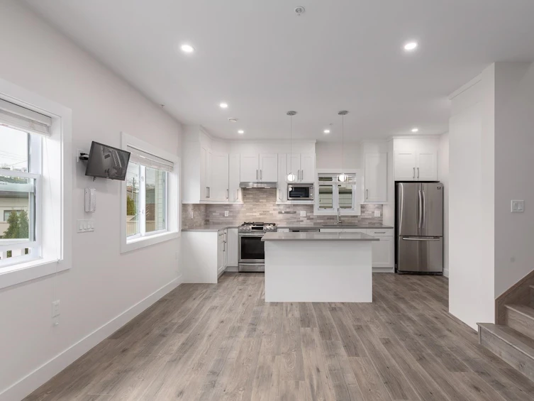 2255 E 35th Avenue, Vancouver, BC, V5P 1C1 - 4