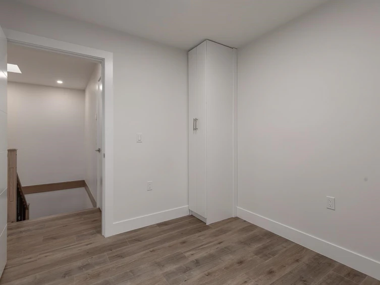 2255 E 35th Avenue, Vancouver, BC, V5P 1C1 - 24