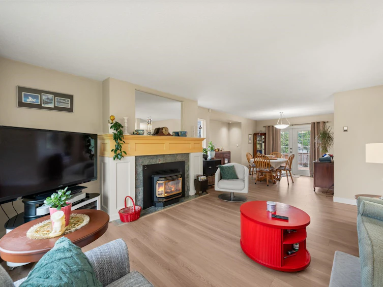 5910 135 Street, Surrey, BC, V3X 1K9 - 5