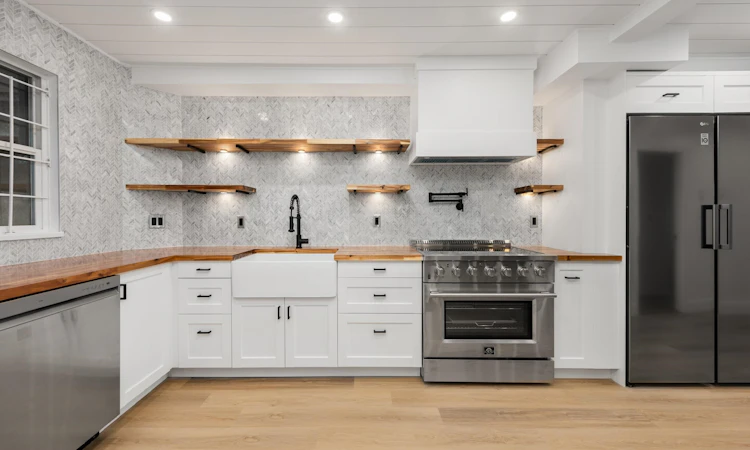318-2238 Kingsway