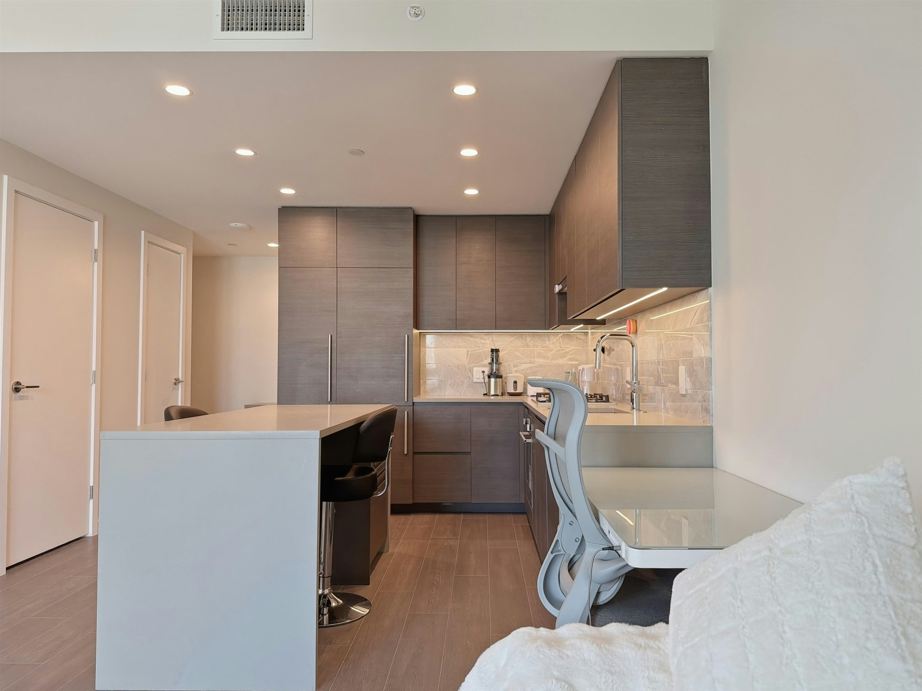 2707-2108 Gilmore Avenue - 5