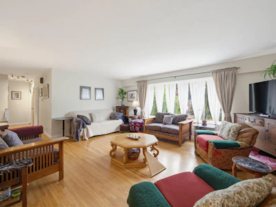 4882 44b Avenue - 3