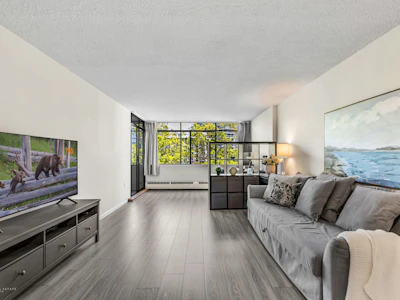 601-6611 Minoru Boulevard - 3