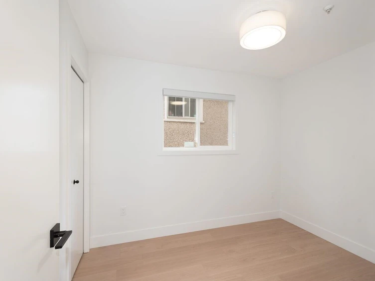 827 E 32nd Avenue, Vancouver, BC, V5V 2Y7 - 33