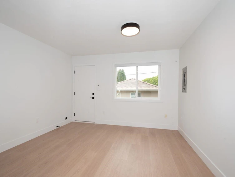 827 E 32nd Avenue, Vancouver, BC, V5V 2Y7 - 28