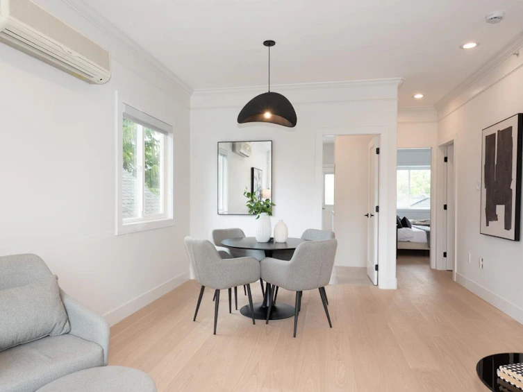 827 E 32nd Avenue, Vancouver, BC, V5V 2Y7 - 9