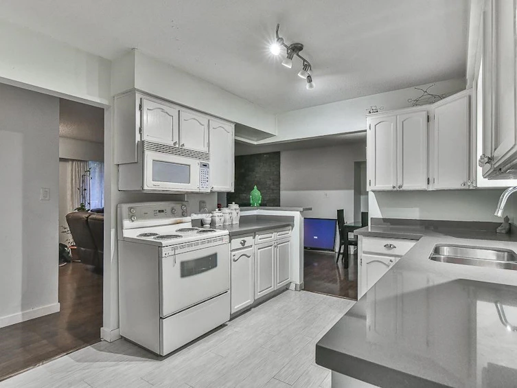 23740 Fraser Highway, Langley, BC, V2Z 2K8 - 4