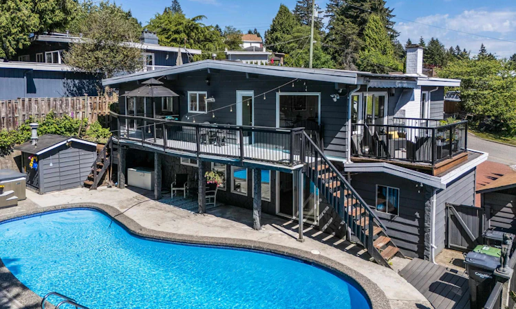 348 Seaforth Crescent