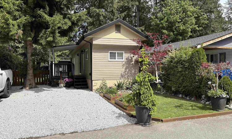 33-23325 Calvin Crescent