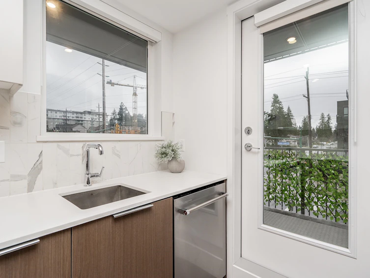304-645 Como Lake Avenue, Coquitlam, BC, V3J 0N9 - 4
