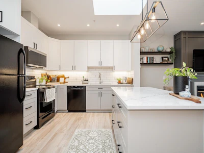 803-45745 Princess Avenue - 5