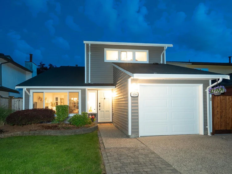 3216 Savary Avenue, Coquitlam, BC, V3E 1M3