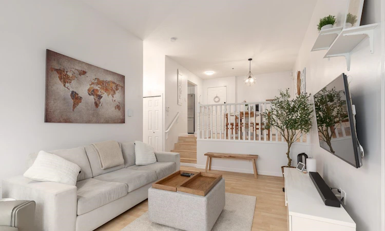 204-7031 Blundell Road