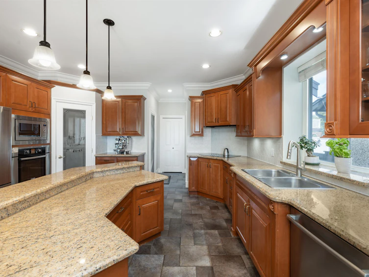6071 Charles Street, Burnaby, BC, V5B 2G7 - 5