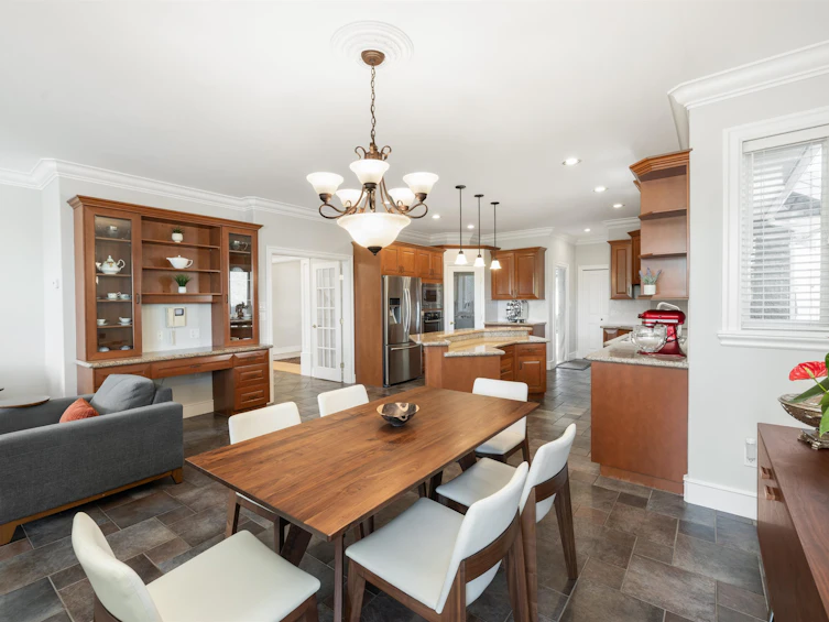 6071 Charles Street, Burnaby, BC, V5B 2G7 - 6