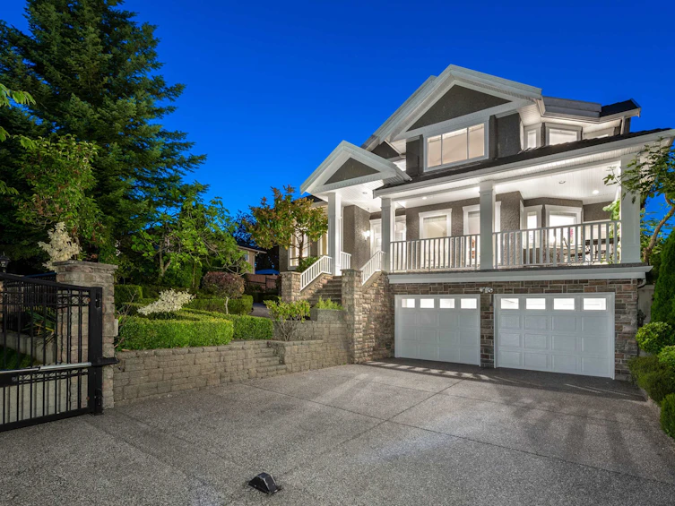 6071 Charles Street, Burnaby, BC, V5B 2G7 - 2