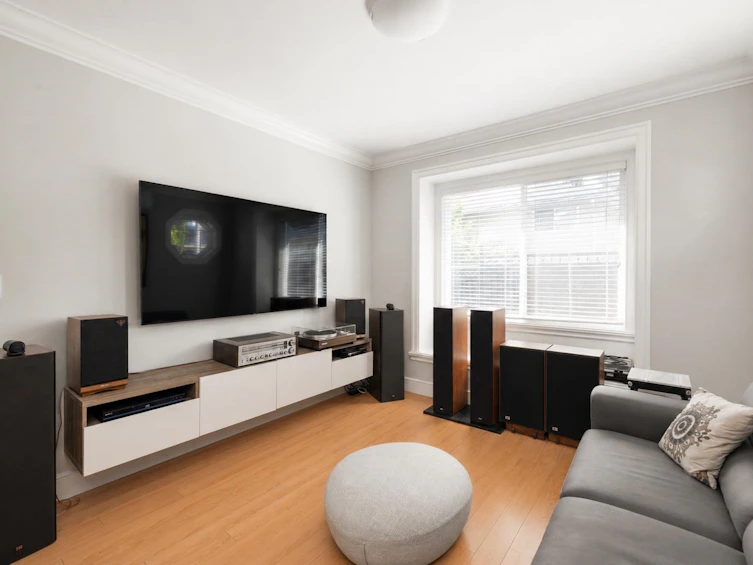 6071 Charles Street, Burnaby, BC, V5B 2G7 - 11