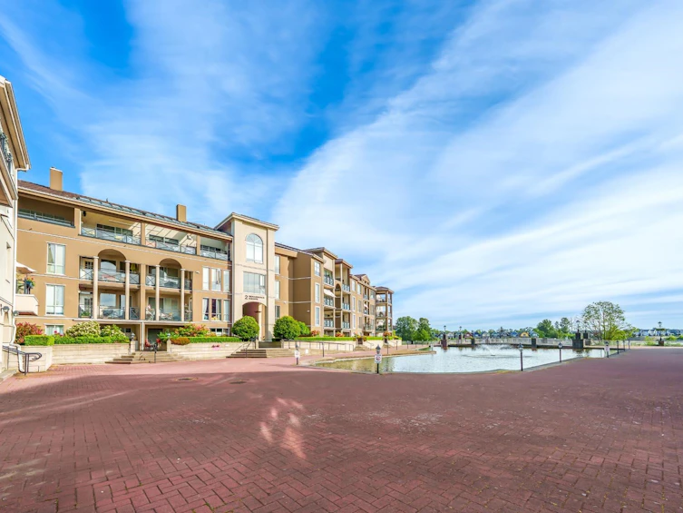 204-2 Renaissance Square, New Westminster, BC, V3M 6K3 - 27